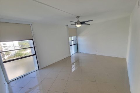 Condo in Aventura, Florida, 2 bedrooms  № 1986636 - photo 2
