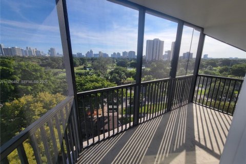 Condo in Aventura, Florida, 2 bedrooms  № 1986636 - photo 17