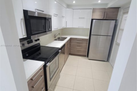 Condo in Aventura, Florida, 2 bedrooms  № 1986636 - photo 10
