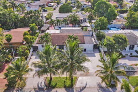 Villa ou maison à vendre à Hialeah, Floride: 5 chambres, 190.91 m2 № 1960912 - photo 5