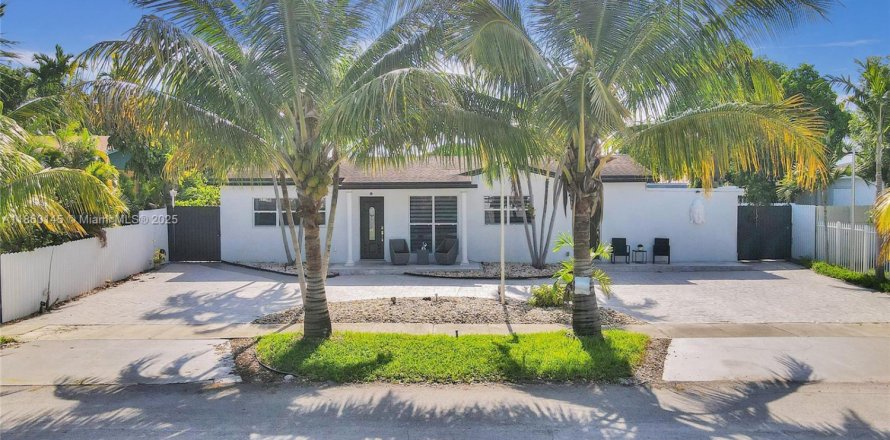Villa ou maison à Hialeah, Floride 5 chambres, 190.91 m2 № 1960912