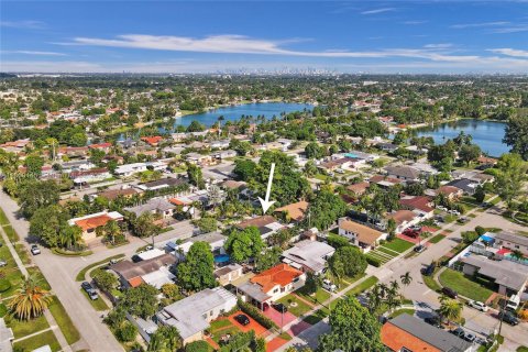 Villa ou maison à vendre à Hialeah, Floride: 5 chambres, 190.91 m2 № 1960912 - photo 18