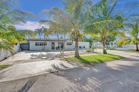 Villa ou maison à vendre à Hialeah, Floride: 5 chambres, 190.91 m2 № 1960912 - photo 25