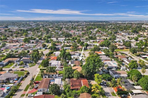 Villa ou maison à vendre à Hialeah, Floride: 5 chambres, 190.91 m2 № 1960912 - photo 21