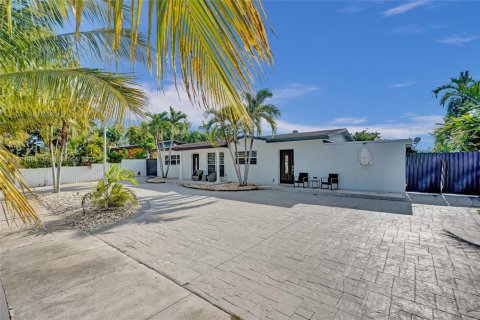 Villa ou maison à vendre à Hialeah, Floride: 5 chambres, 190.91 m2 № 1960912 - photo 3