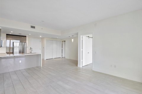 Condo in Sunrise, Florida, 2 bedrooms  № 2261627 - photo 13