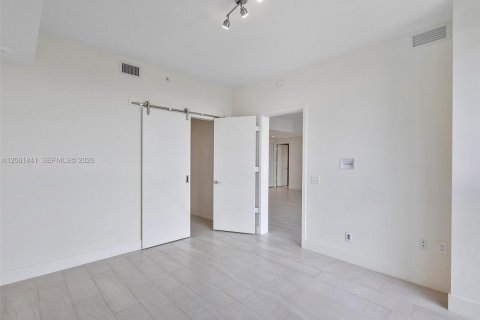 Condo in Sunrise, Florida, 2 bedrooms  № 2261627 - photo 23