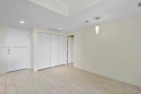Condo in Sunrise, Florida, 2 bedrooms  № 2261627 - photo 8