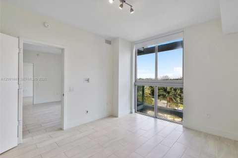 Condo in Sunrise, Florida, 2 bedrooms  № 2261627 - photo 21