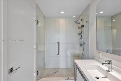 Condo in Sunrise, Florida, 2 bedrooms  № 2261627 - photo 17