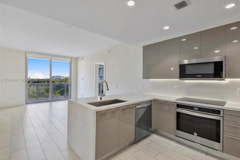 Condo in Sunrise, Florida, 2 bedrooms  № 2261627 - photo 4