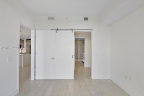 Condo in Sunrise, Florida, 2 bedrooms  № 2261627 - photo 20