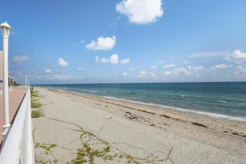 Condo in Palm Beach, Florida, 2 bedrooms  № 1182632 - photo 1