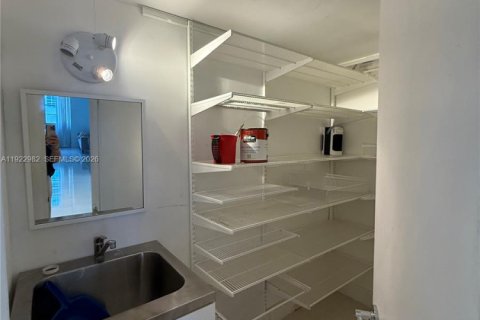 Снять в аренду кондоминиум в Майами, Флорида 4 спальни, 183.95м2, № 2061715 - фото 3