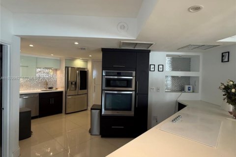 Снять в аренду кондоминиум в Майами, Флорида 4 спальни, 183.95м2, № 2061715 - фото 5