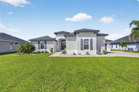 House in Wimauma, Florida 3 bedrooms, 284 sq.m. № 2324275