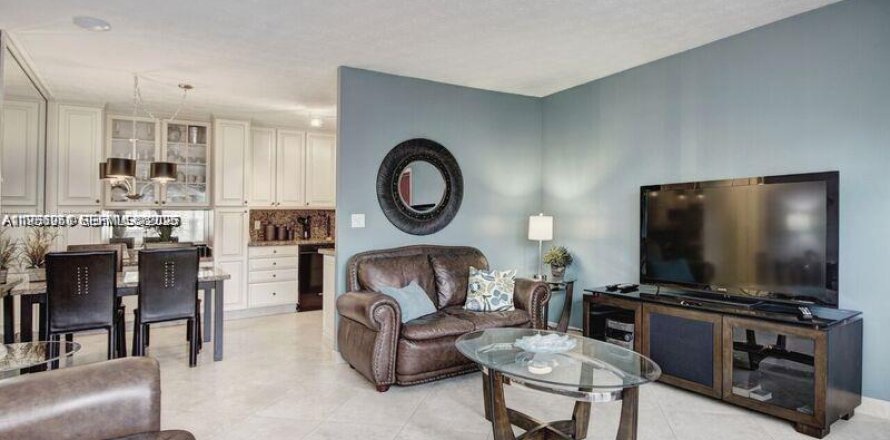 Condominio en Pompano Beach, Florida, 2 dormitorios  № 2011810