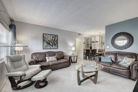 Condominio en alquiler en Pompano Beach, Florida, 2 dormitorios, 87.33 m2 № 2011810 - foto 3