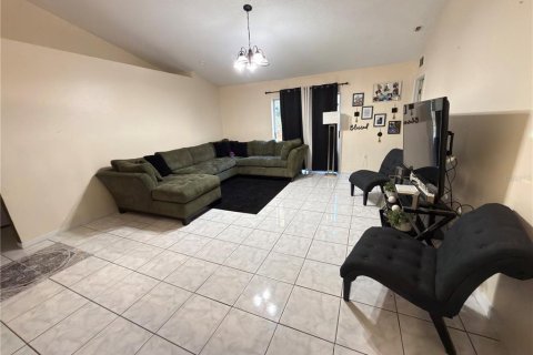 Villa ou maison à vendre à Kissimmee, Floride: 3 chambres, 125.23 m2 № 2108579 - photo 3