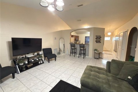 Villa ou maison à vendre à Kissimmee, Floride: 3 chambres, 125.23 m2 № 2108579 - photo 4