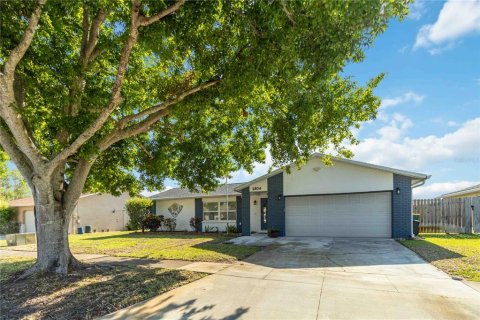House in Melbourne, Florida 2 bedrooms, 131.83 sq.m. № 1725379 - photo 2