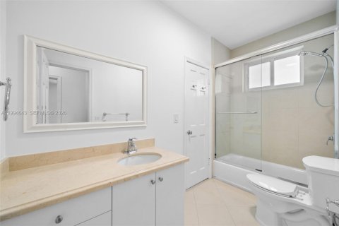 Casa en alquiler en Coral Gables, Florida, 4 dormitorios, 245.26 m2 № 2058979 - foto 13