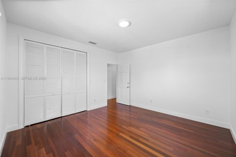 Casa en alquiler en Coral Gables, Florida, 4 dormitorios, 245.26 m2 № 2058979 - foto 14