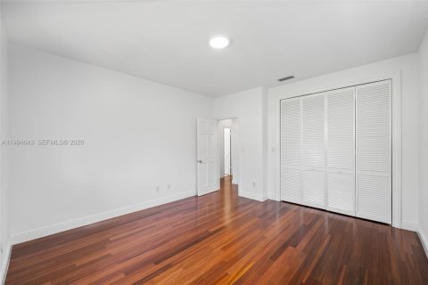 Casa en alquiler en Coral Gables, Florida, 4 dormitorios, 245.26 m2 № 2058979 - foto 15