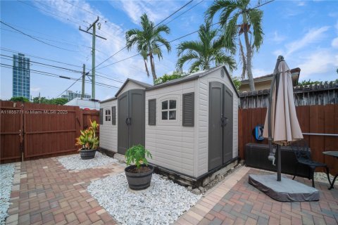 House in Miami, Florida 3 bedrooms, 148.18 sq.m. № 1882166 - photo 16