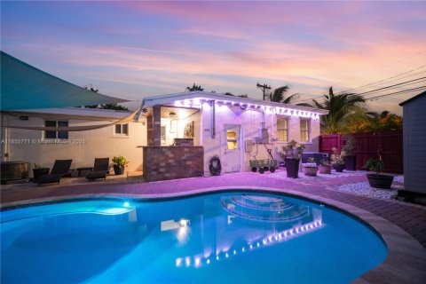 House in Miami, Florida 3 bedrooms, 148.18 sq.m. № 1882166 - photo 26