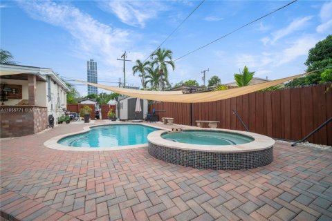 House in Miami, Florida 3 bedrooms, 148.18 sq.m. № 1882166 - photo 18
