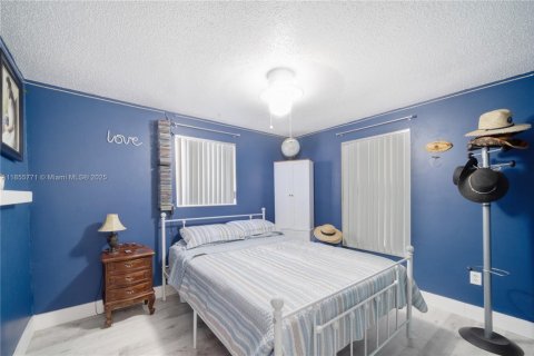 House in Miami, Florida 3 bedrooms, 148.18 sq.m. № 1882166 - photo 9