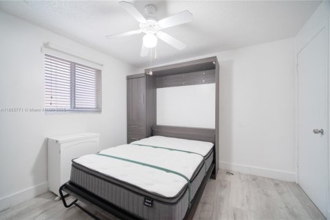 House in Miami, Florida 3 bedrooms, 148.18 sq.m. № 1882166 - photo 10