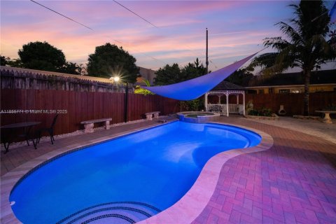 House in Miami, Florida 3 bedrooms, 148.18 sq.m. № 1882166 - photo 22