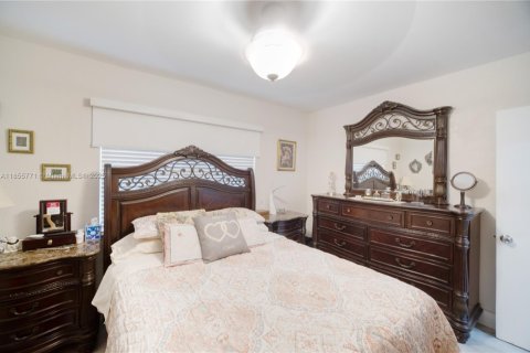 House in Miami, Florida 3 bedrooms, 148.18 sq.m. № 1882166 - photo 8