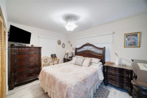 House in Miami, Florida 3 bedrooms, 148.18 sq.m. № 1882166 - photo 7