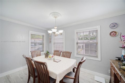 House in Miami, Florida 3 bedrooms, 148.18 sq.m. № 1882166 - photo 4