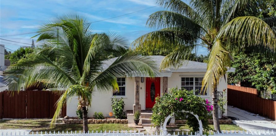 House in Miami, Florida 3 bedrooms, 148.18 sq.m. № 1882166