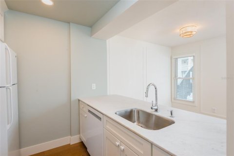 Condo in Tampa, Florida, 2 bedrooms  № 2142307 - photo 9