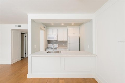 Condo in Tampa, Florida, 2 bedrooms  № 2142307 - photo 6