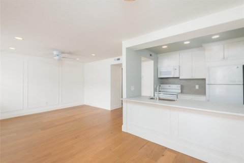 Condo in Tampa, Florida, 2 bedrooms  № 2142307 - photo 10