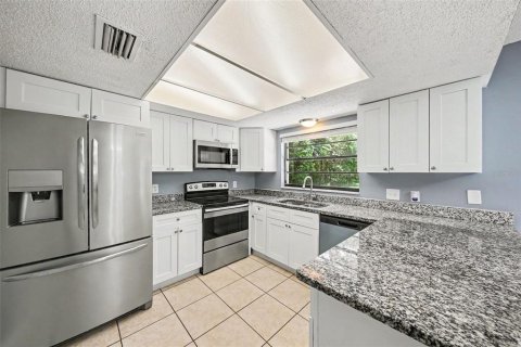 Villa ou maison à vendre à Deltona, Floride: 3 chambres, 130.25 m2 № 2156615 - photo 5