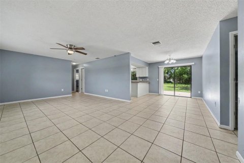 Villa ou maison à vendre à Deltona, Floride: 3 chambres, 130.25 m2 № 2156615 - photo 2