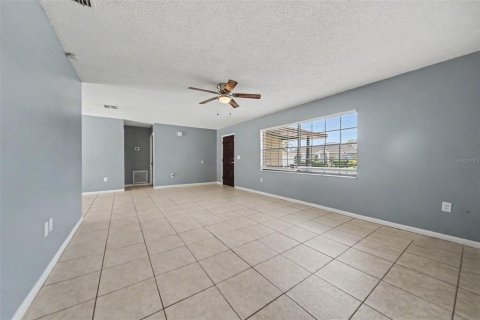 Villa ou maison à vendre à Deltona, Floride: 3 chambres, 130.25 m2 № 2156615 - photo 3