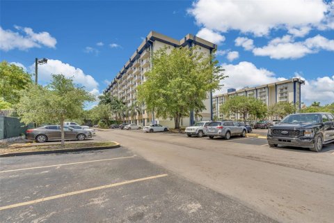 Condominio en venta en Miami, Florida, 1 dormitorio, 53.88 m2 № 2077182 - foto 17