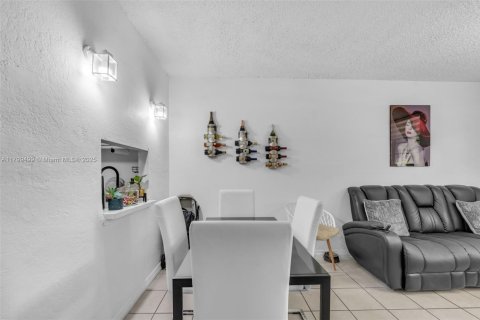 Condominio en venta en Miami, Florida, 1 dormitorio, 53.88 m2 № 2077182 - foto 7