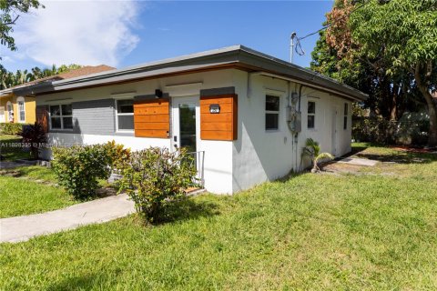Villa ou maison à vendre à Dania Beach, Floride: 3 chambres, 95.04 m2 № 1951256 - photo 2