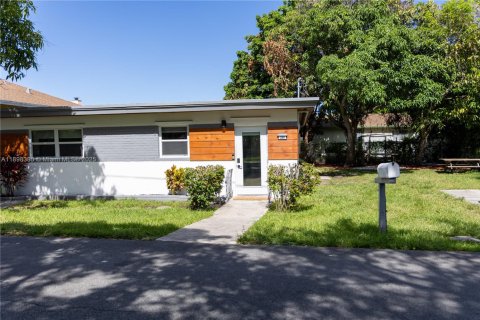 Villa ou maison à vendre à Dania Beach, Floride: 3 chambres, 95.04 m2 № 1951256 - photo 3