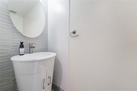 Adosado en venta en Doral, Florida, 2 dormitorios, 129.32 m2 № 1956428 - foto 29
