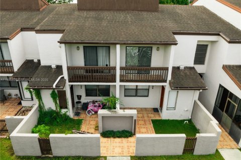 Adosado en venta en Doral, Florida, 2 dormitorios, 129.32 m2 № 1956428 - foto 1